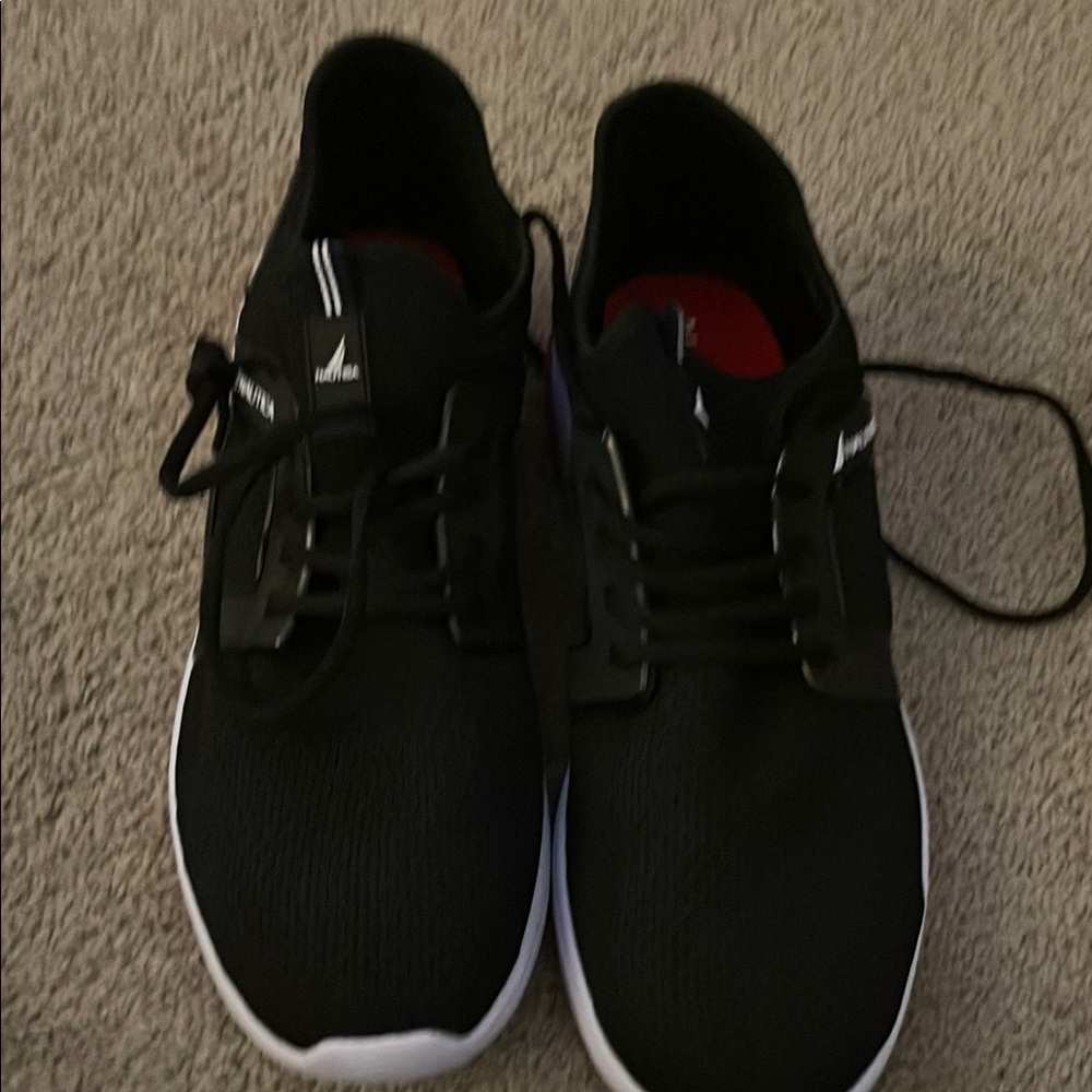 Men Nautica Black and White Sneakers NWT